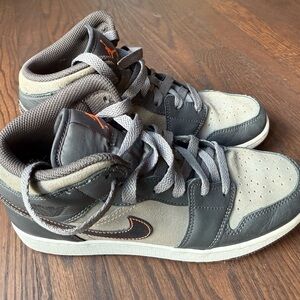 Air Jordan 1 Mid